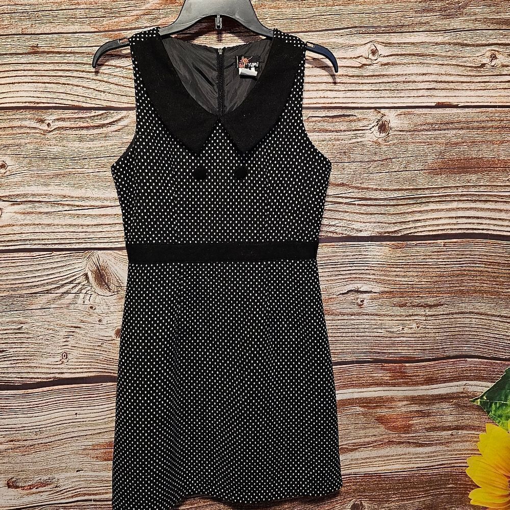 Yumi Sleeveless Women's 6/8 black/white polka-dots preo-owned